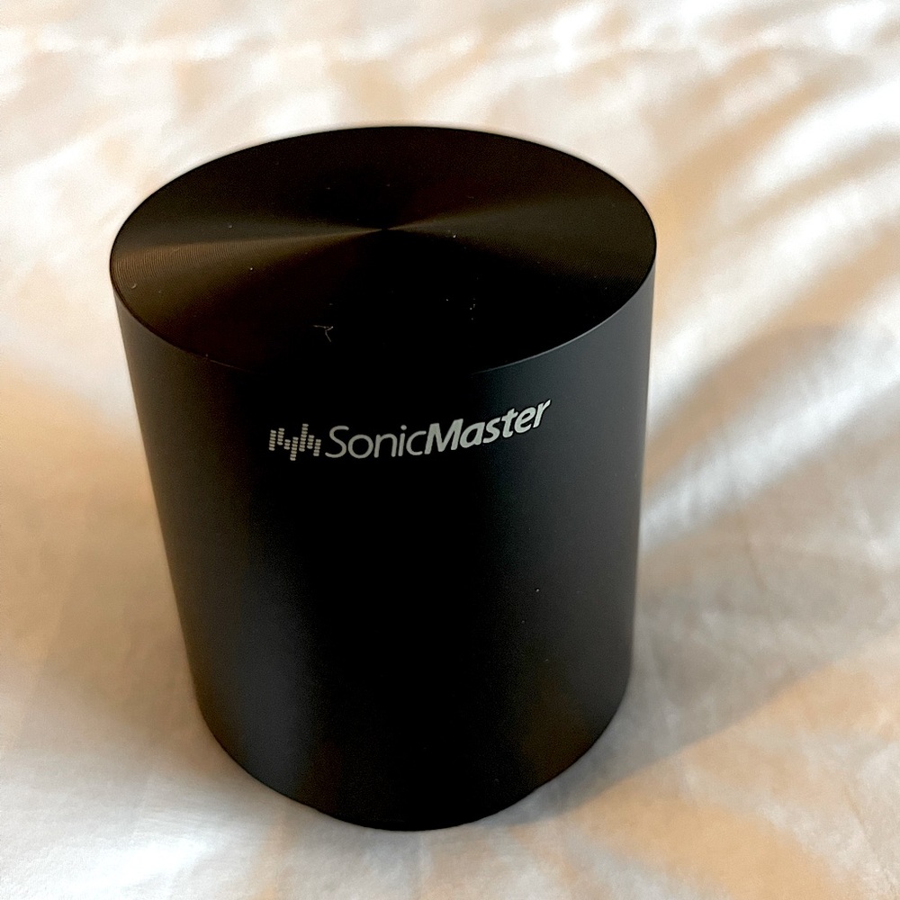 ASUS SonicMaster black subwoofer